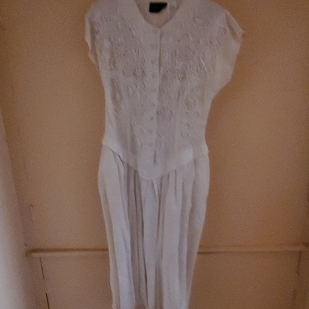 White dress w/ embroidered flowers size 12